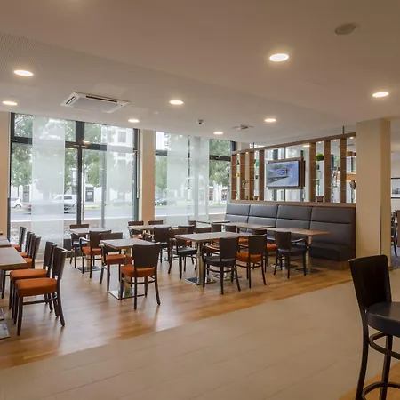 Hampton By Hilton Frankfurt City Centre-2